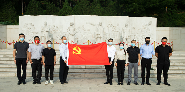 八一建军节,老兵网团队缅怀隐蔽