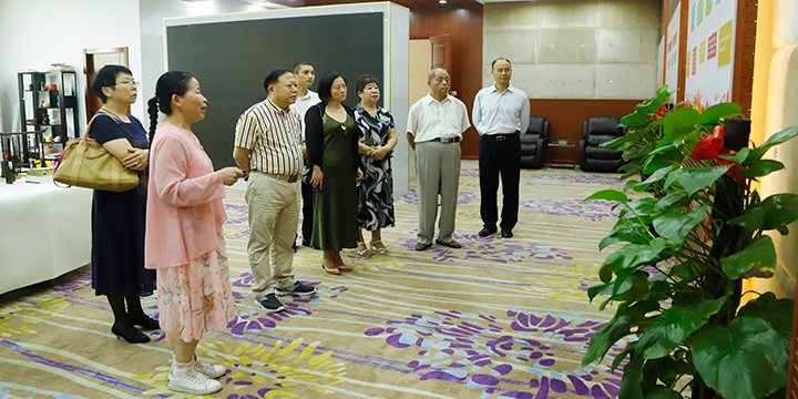 ������ֱ���г����Ϸ�����ҵ��չ