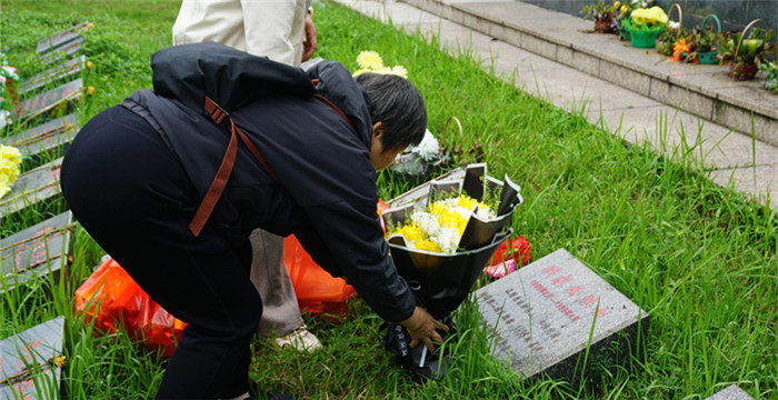 ��Խ��ʮ�ص�ɽ��֮Լ���������ʿ�������ֳ�Ѱ����ɨ